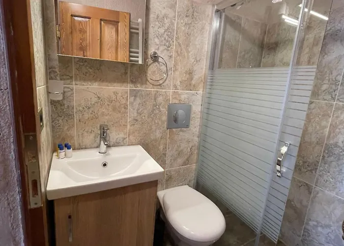 Mustafa Bey Konagi מלון